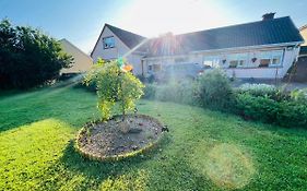 Pinebrook House Double Bed Small En-Suite Free Parking